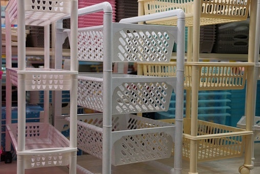 Plastik, ringan dan harganya ekonomis