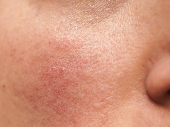 Primer gel-based, cocok untuk pemilik kulit sensitif kering dengan keluhan tekstur kulit tak merata