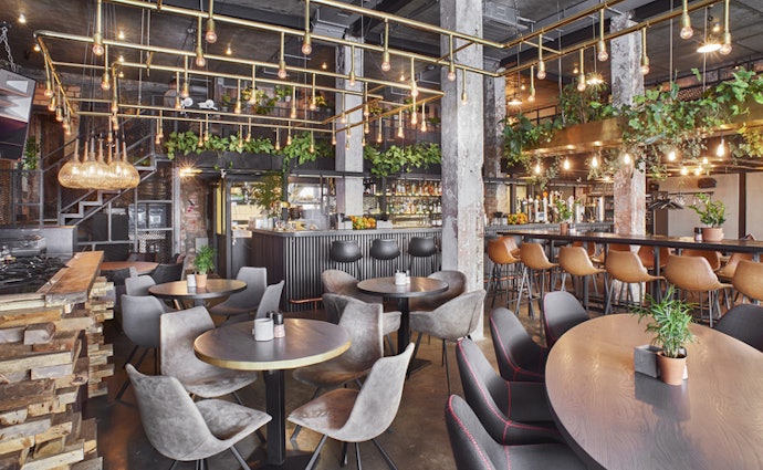 Tempat makan Instagrammable, memiliki desain interior yang menarik dan fotogenic