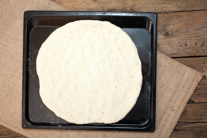 Roti atau kulit pizza, Anda bebas berkreasi dengan topping