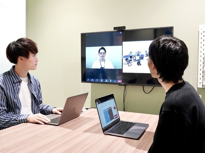 Sudut pandang sesuai jumlah pengguna untuk video call dan konferensi web