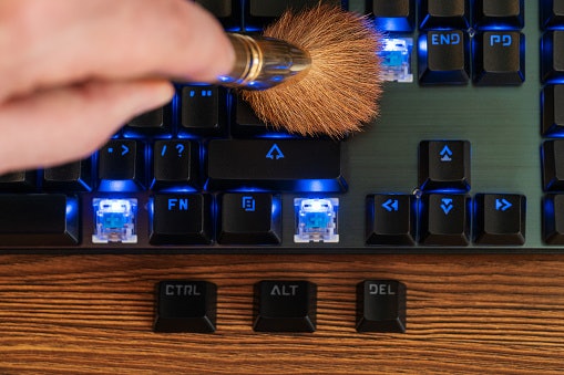 Jika ingin sensasi suara pengetikan yang lebih kencang, clicky switch bisa dipertimbangkan