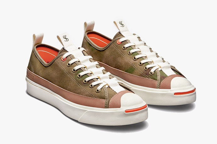 Jack Purcell, memiliki bantalan lebih tinggi dan detail smile