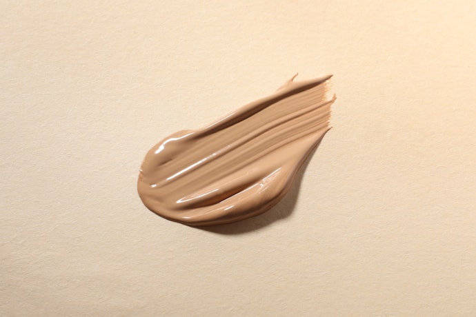 Foundation cream: Teksturnya paling kental sehingga pas untuk makeup ke acara penting