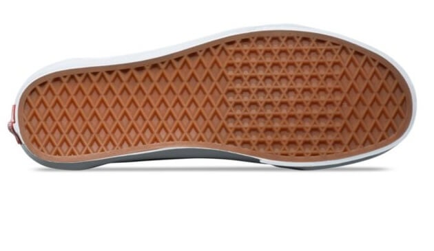 Outsole: Vans asli memiliki desain waffle yang unik