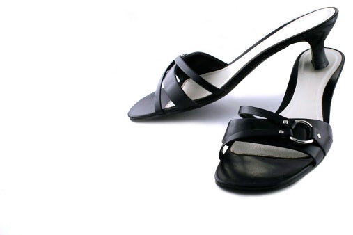 Kitten heels: Nyaman untuk digunakan berjalan kaki