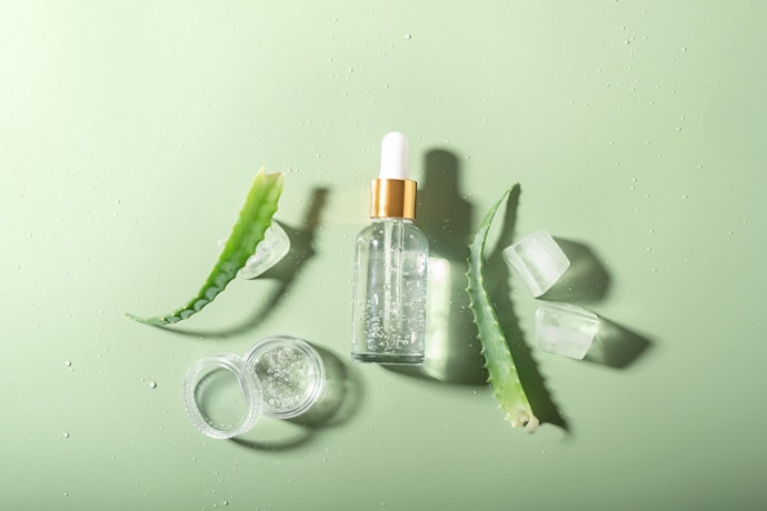 Jika mudah iritasi, pertimbangkan soothing agent: Centella asiatica, Aloe vera, panthenol, allantoin, atau calendula