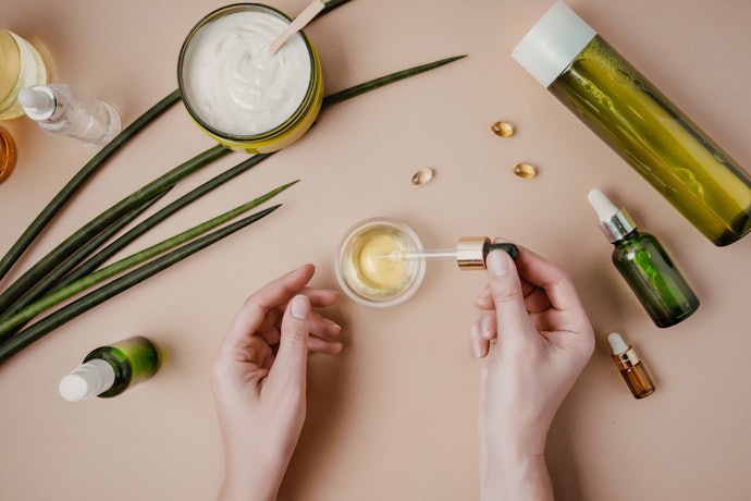 Untuk meredakan iritasi: Cari tambahan soothing agent seperti Aloe vera, allantoin, Centella asiatica hingga panthenol