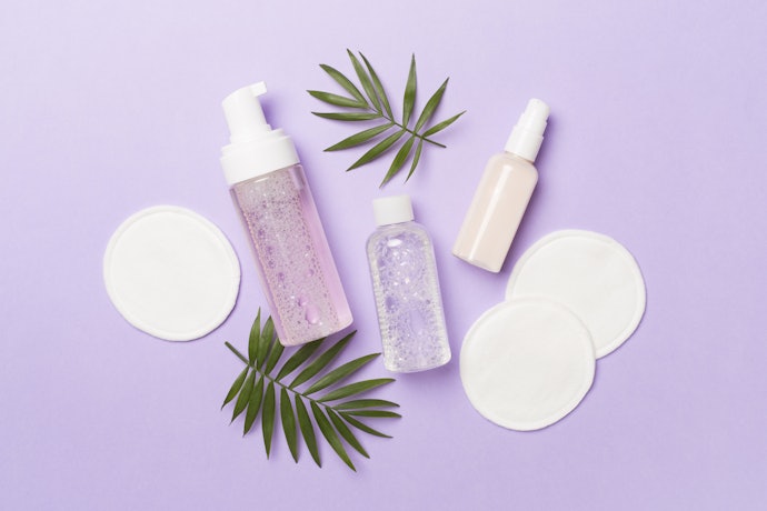 Jika kulit mudah iritasi atau punya jerawat meradang, carilah toner dengan tambahan soothing agent