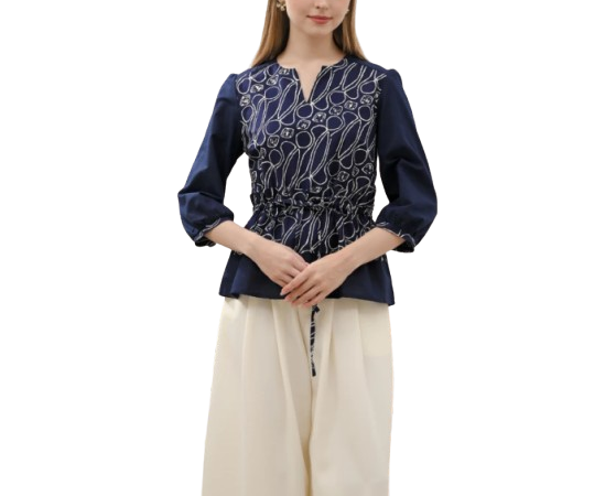 Nayara: Bikin tampilan makin elegan dengan atasan model blouse batik