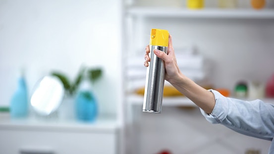 Tipe spray aerosol, efek instan dengan aroma yang cepat menyebar