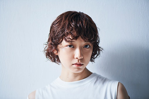 Untuk rambut berminyak, shampoo yang membersihkan dan mempertahankan kelembapan alami
