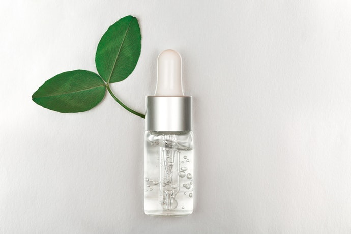 Serum: Memiliki bahan aktif dengan konsentrasi tinggi