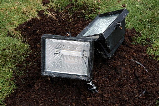 Lampu sorot: Menambah kesan dramatis pada objek