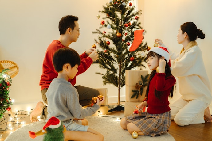 Pohon Natal buatan, mudah untuk disimpan saat momen Natal sudah selesai
