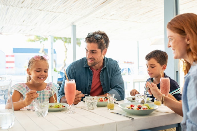 Casual dining, suasana kasual dan cocok untuk keluarga