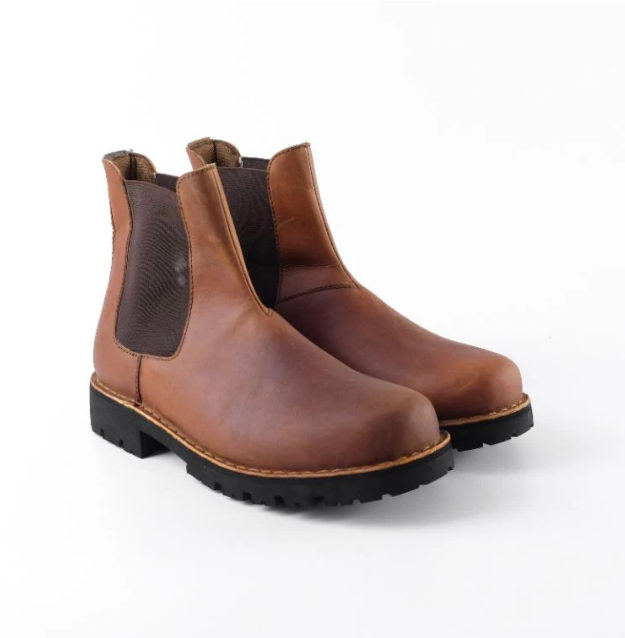 Chelsea boots: Elegan untuk smart-casual look, contohnya dari merek Piede dengan harga 500 ribuan