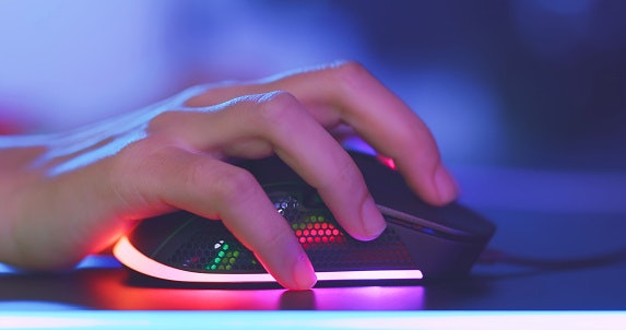 DPI dan polling rate yang tinggi: Meningkatkan sensitivitas serta akurasi mouse