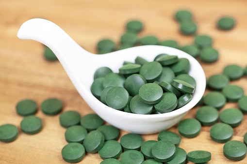 Spirulina tablet, mudah dibawa dalam perjalanan