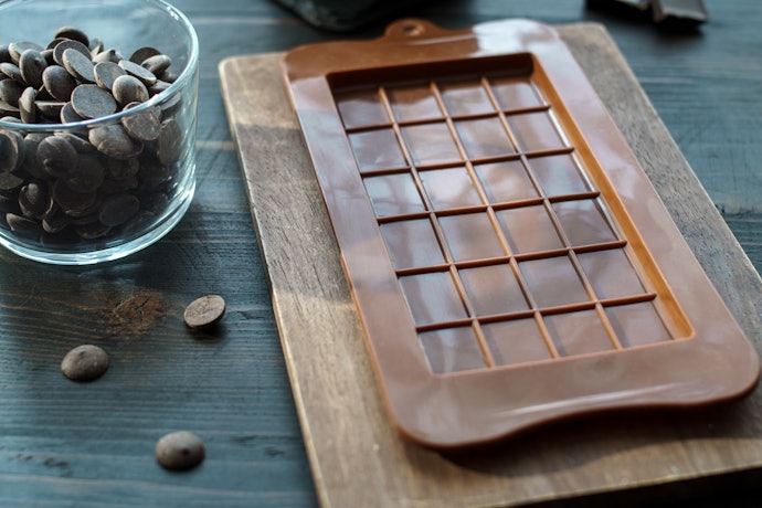Cetakan silikon, untuk kemudahan mengeluarkan cokelat dan durability