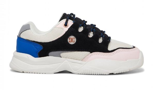 Decel, sneakers dengan warna berani