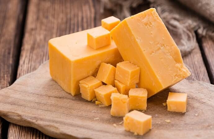 Cheddar merah / orange, memberi aksen khusus di hidangan Anda