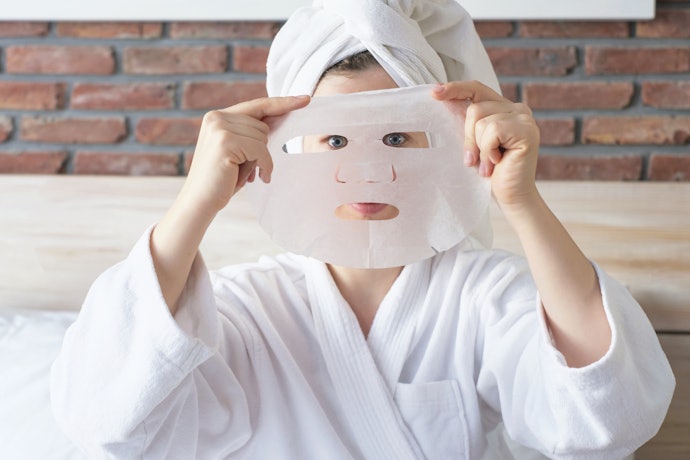 Untuk kulit kering: Pilih sheet mask dengan kombinasi pelembap