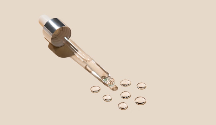 Serum dengan kandungan encapsulated retinol atau granactive retinol <1%