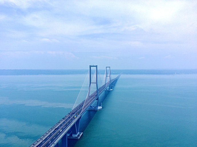 Surabaya Utara: Dekat dengan pelabuhan dan menyuguhkan pemandangan laut