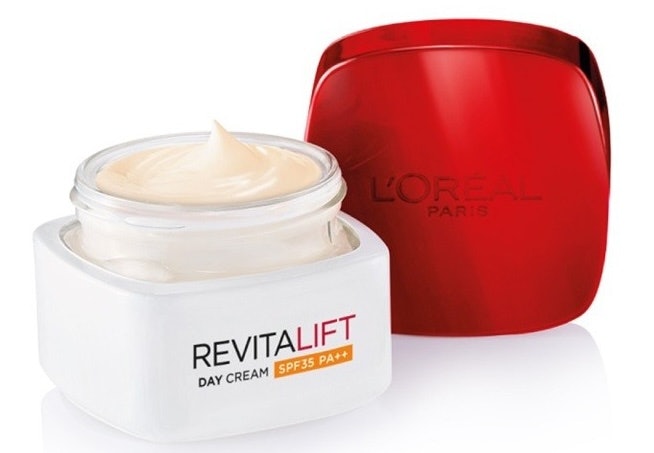 Sering beraktivitas di luar ruangan? Pilih day cream dengan kandungan di atas dan minimal SPF 30