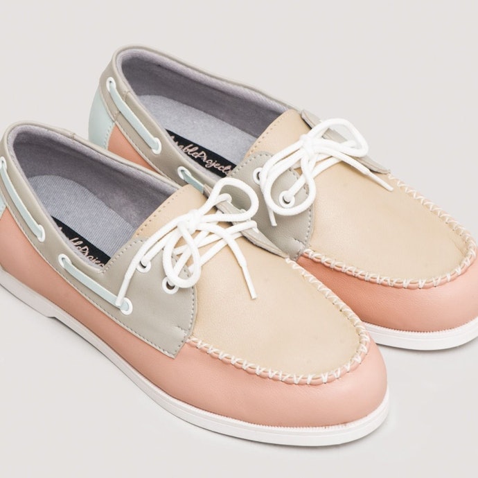 Oxford, sepatu pantofel yang digunakan oleh pelajar