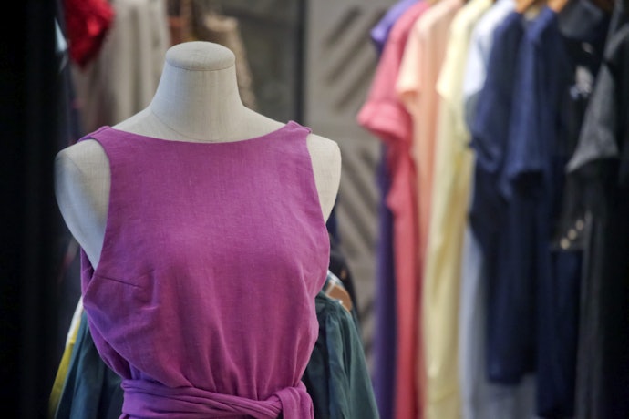 Sleeveless dress: Tetap adem meski cuaca panas