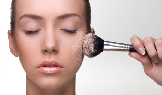Finishing powder: Untuk menyempurnakan riasan