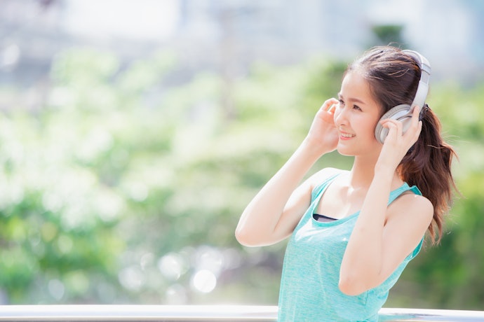 Headphone ANC: Untuk pemakaian luar ruangan atau kebisingan yang tidak bisa dikontrol