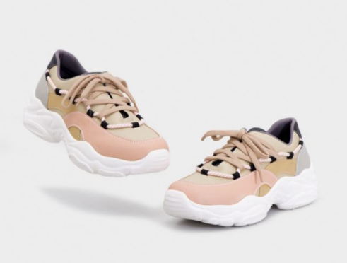 Sneakers, tampilan yang lebih kasual dan sporty