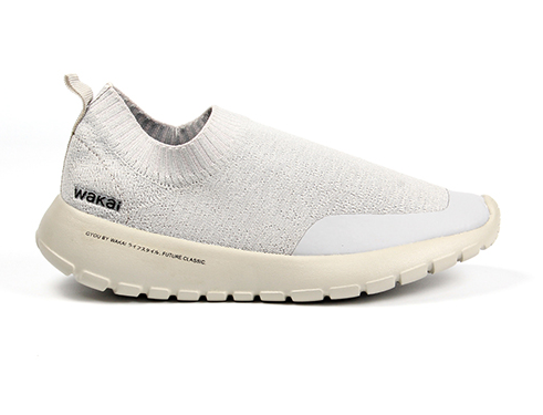 Seri Gyou, Fury, dan Hiro: Sepatu sneakers dengan sol tinggi