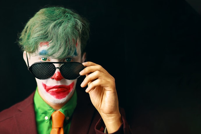 Coba kostum Deadpool atau Joker yang filmnya tayang tahun ini