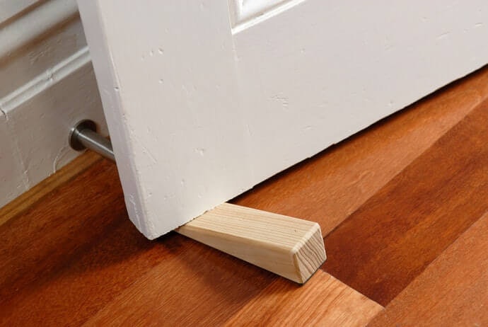 Tipe plug-in, tepat dipilih untuk pintu dalam ruangan