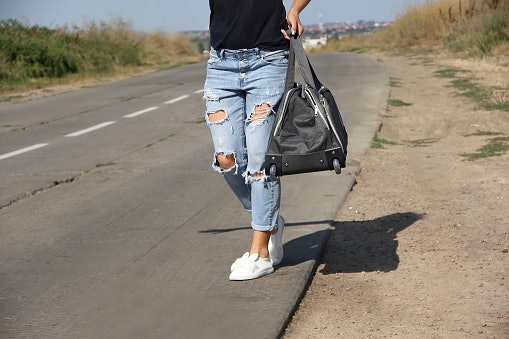 Straight cut jeans: Pilihan aman untuk berbagai jenis tubuh
