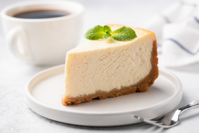 New York-style cheese cake: Rasanya creamy, gurih, dan bertekstur padat