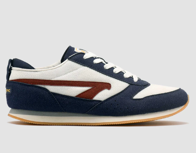 Sneakers, tampil kasual saat hang out