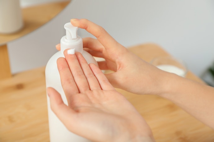 Fragrance dan essential oil, sebaiknya dihindari oleh pemilik kulit kering dan sensitif