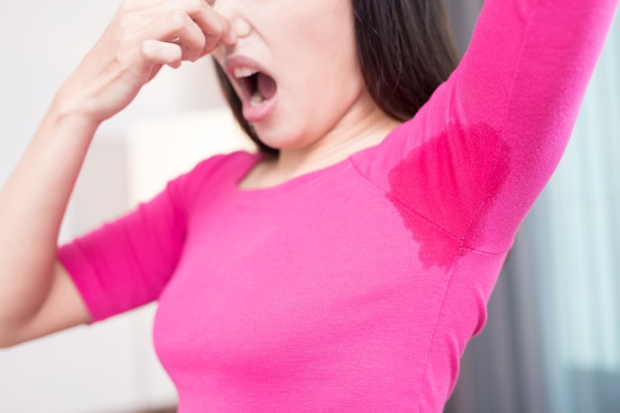 Jika bermasalah dengan bau badan, pilih deodoran yang mengandung antibakteri juga, seperti zinc