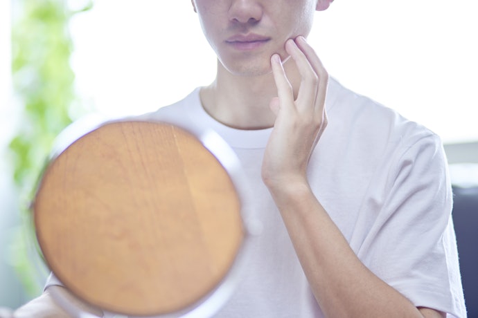 Untuk tipe kulit berminyak, pilih serum yang mengandung oil-control seperti salicylic acid