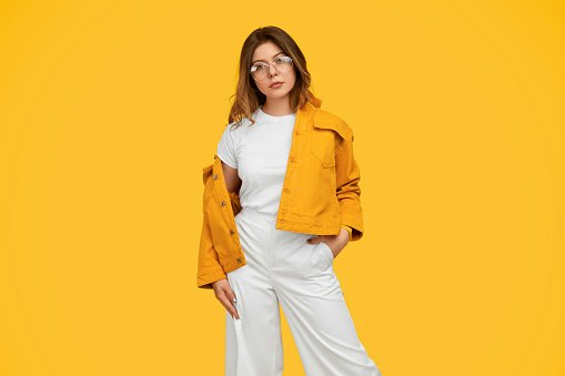 Warna lainnya, seperti putih, pink, kuning, juga menarik