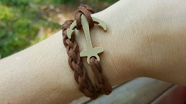 Gelang emas tali: Terlihat simple, tetapi tetap maskulin