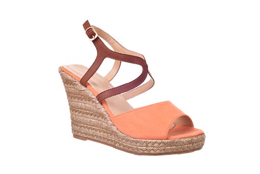 Wedges dan platform: Lebih stabil dan nyaman
