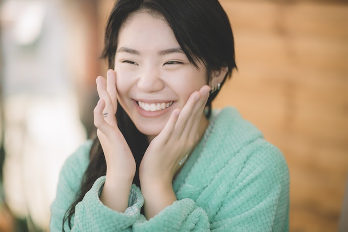 Jika remaja punya kulit kombinasi, utamakan serum hyaluronic acid dan niacinamide
