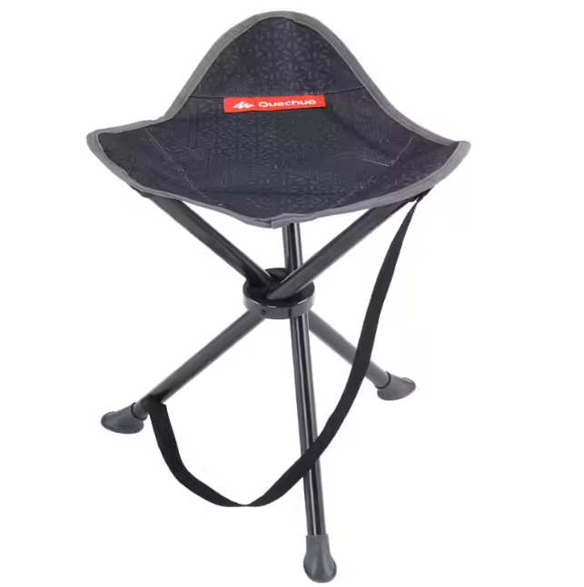 Bangku tiga kaki (tripod): Dudukannya sempt, tetapi ringan dan praktis
