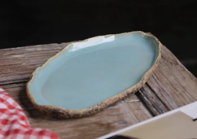 Piring berukuran sekitar 30 cm: Ideal untuk menyajikan lauk